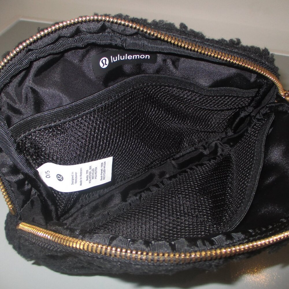 Lululemon Everywhere Fleece Belt Bag Black & Gold - NWT - Picture 6 of 8